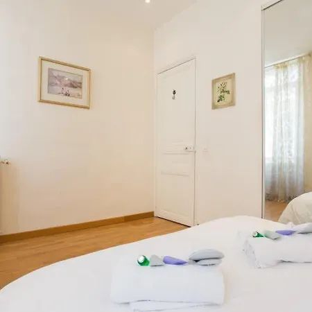 Sleeps 4 Air Con Wifi *