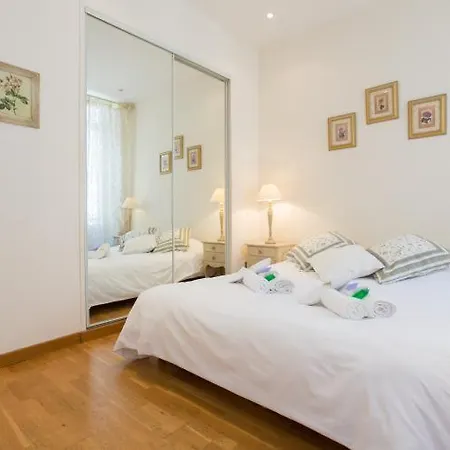 Sleeps 4 Air Con Wifi *