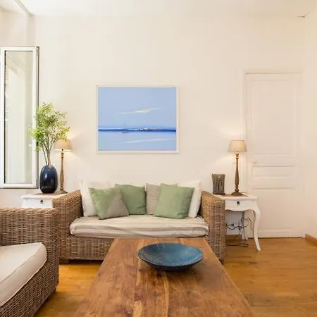 Sleeps 4 Air Con Wifi Apartment Cannes